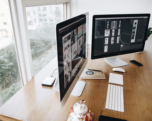 apple-computer-desk-326511